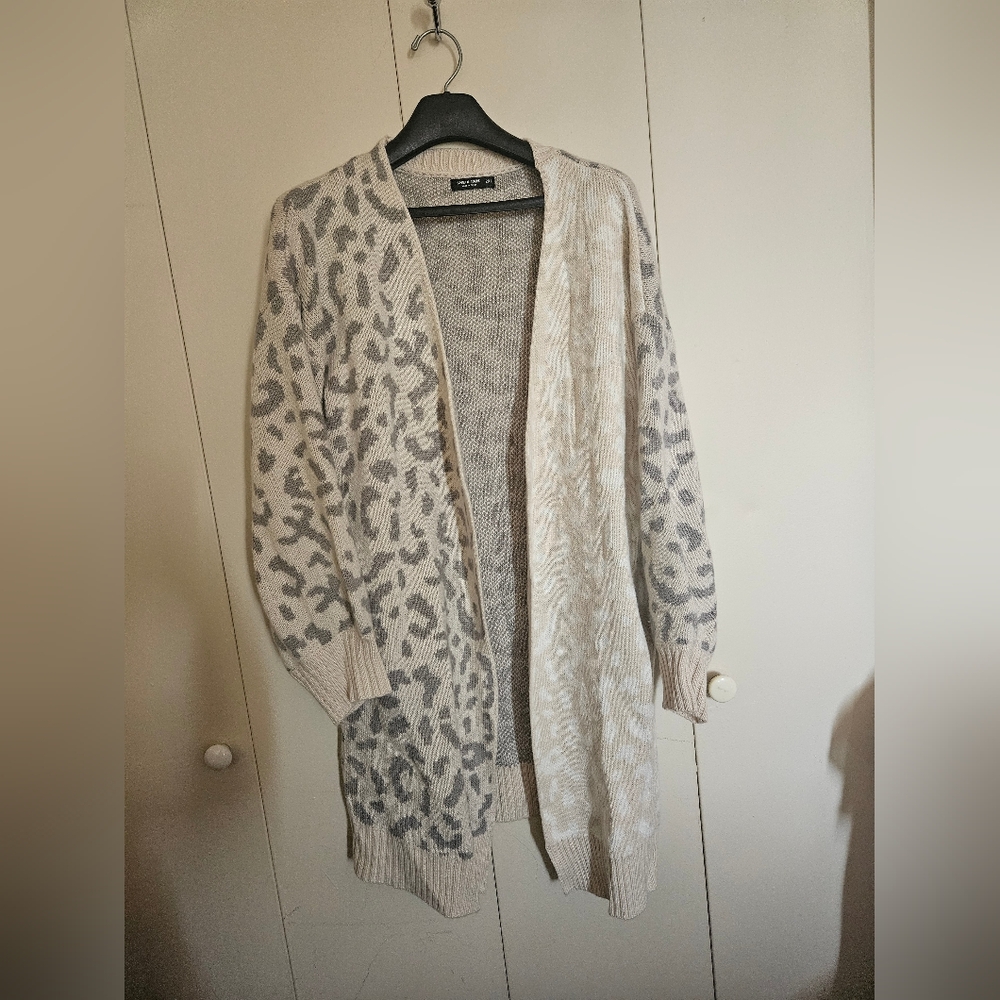 SHEIN Cream and Gray Patterned Cardigan
